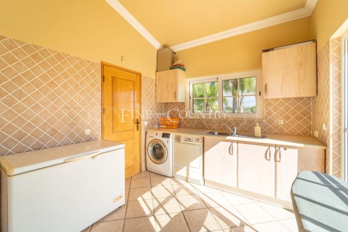 Image No.28-4 Bed Property for sale