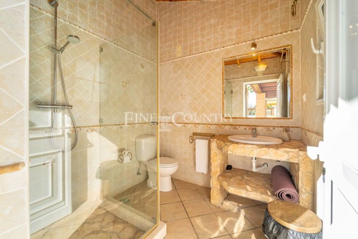 Image No.30-4 Bed Property for sale