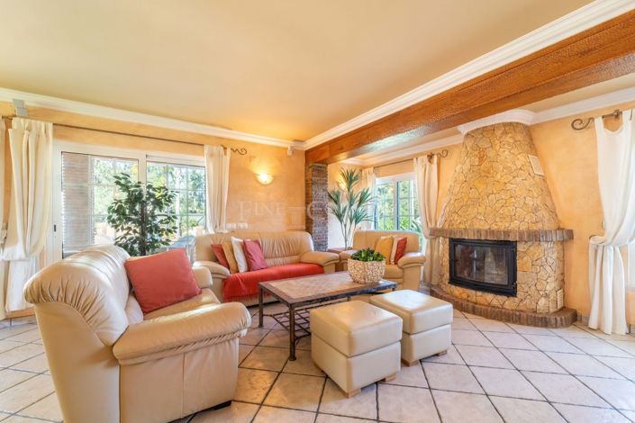 Image No.31-4 Bed Property for sale