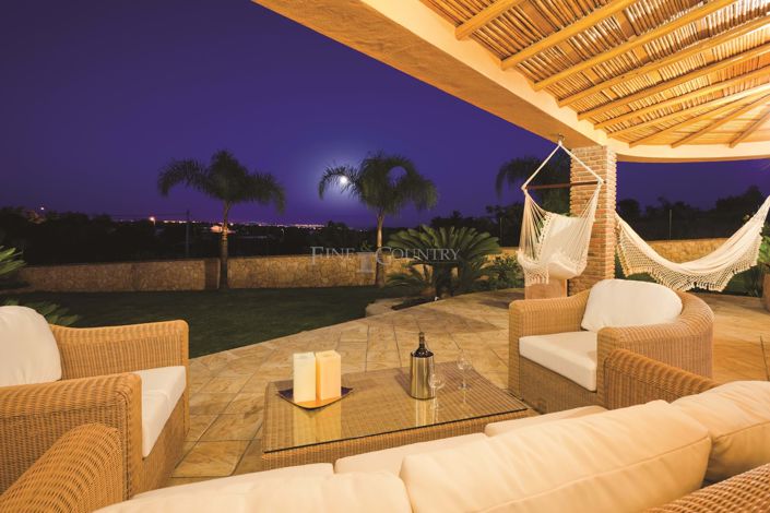 Image No.55-4 Bed Property for sale