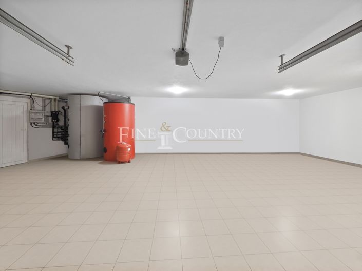 Image No.43-4 Bed Property for sale