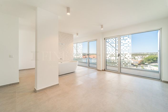 Image No.21-4 Bed Penthouse for sale