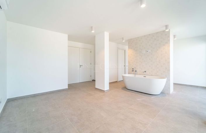 Image No.21-4 Bed Penthouse for sale