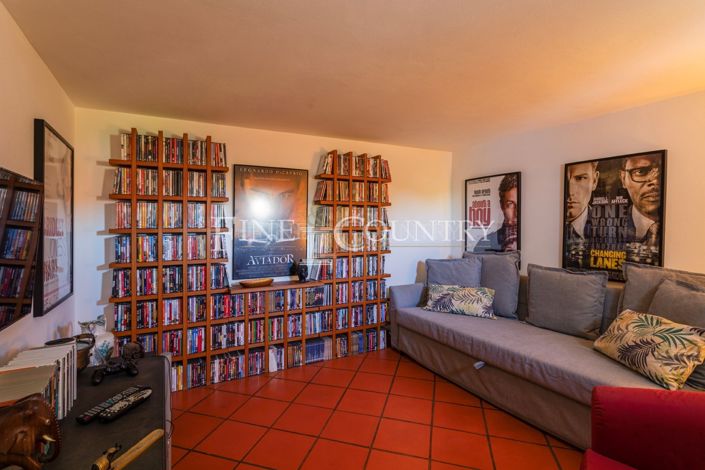 Image No.18-4 Bed Property for sale