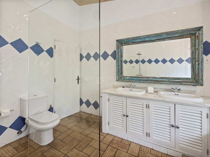 Image No.17-4 Bed Property for sale