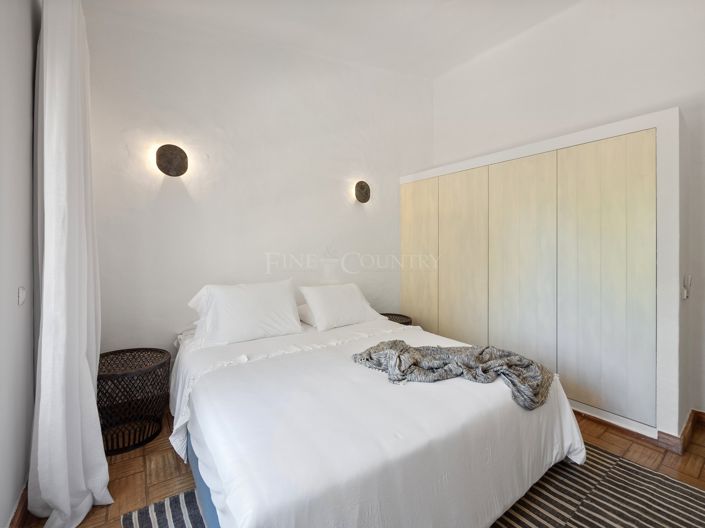 Image No.20-4 Bed Property for sale