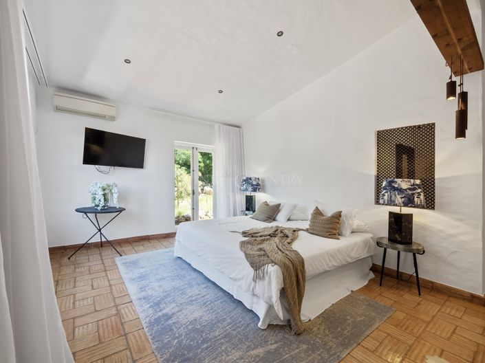 Image No.26-4 Bed Property for sale