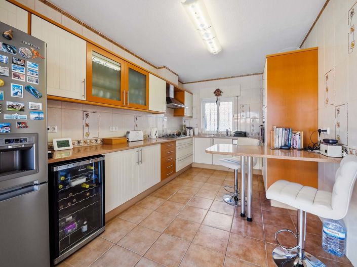 Image No.11-5 Bed Property for sale