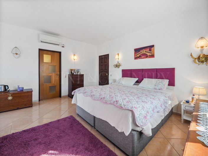Image No.19-5 Bed Property for sale