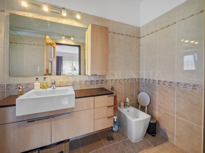 Image No.20-5 Bed Property for sale