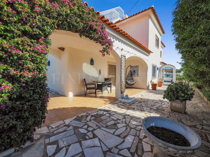 Image No.3-5 Bed Property for sale