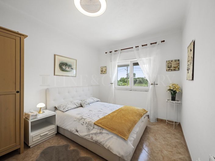 Image No.24-5 Bed Property for sale