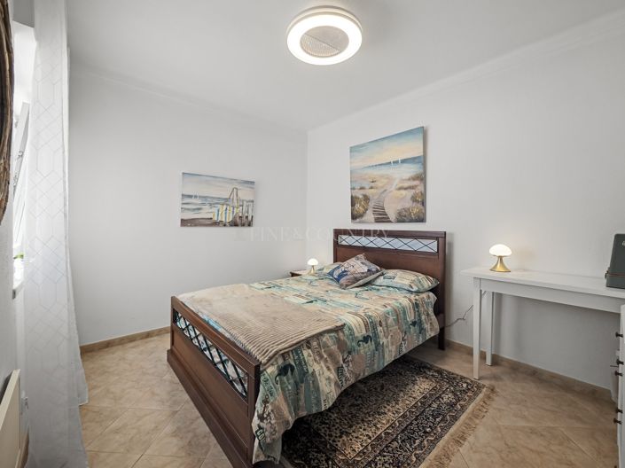 Image No.28-5 Bed Property for sale