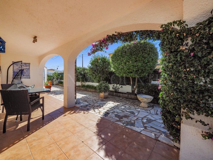 Image No.36-5 Bed Property for sale
