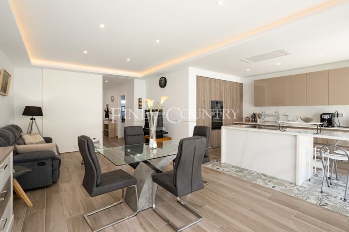 Image No.20-3 Bed Townhouse for sale