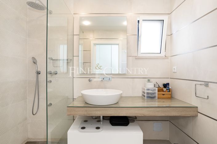 Image No.27-3 Bed Townhouse for sale