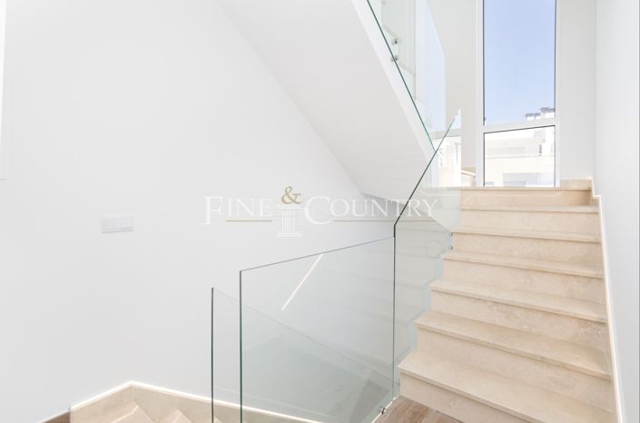 Image No.28-3 Bed Townhouse for sale