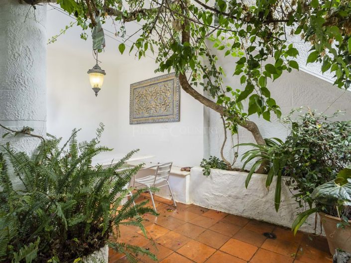 Image No.18-5 Bed Townhouse for sale