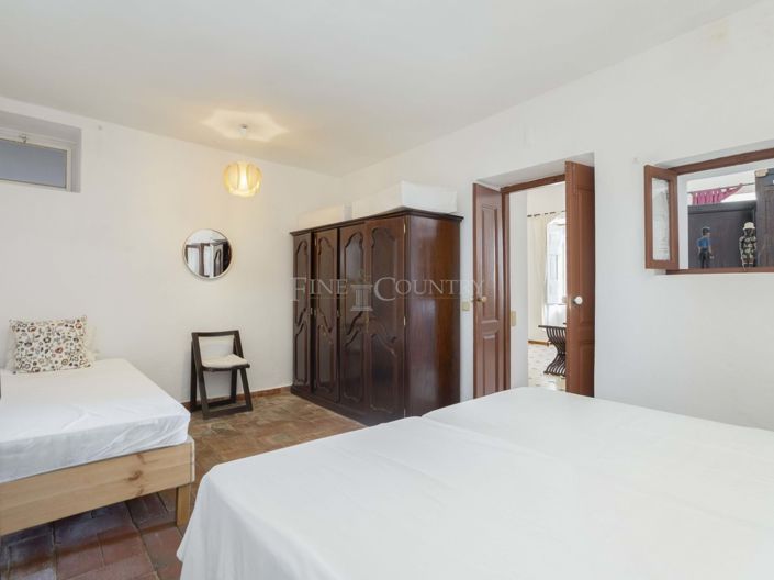 Image No.25-5 Bed Townhouse for sale