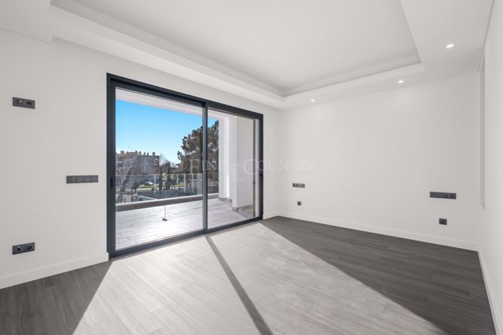 Image No.17-3 Bed Property for sale