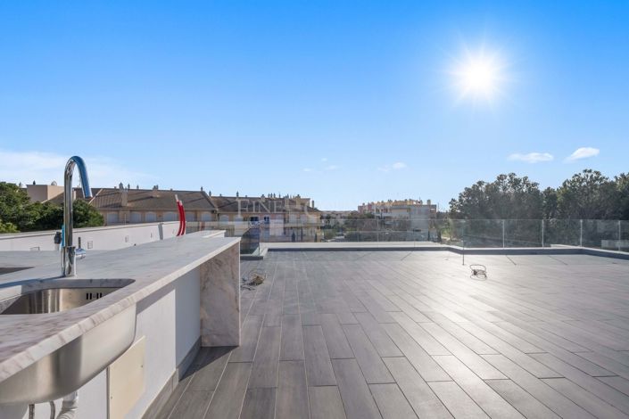 Image No.28-3 Bed Property for sale