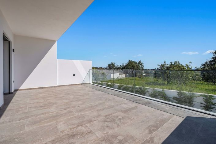 Image No.28-4 Bed Semi-Detached for sale