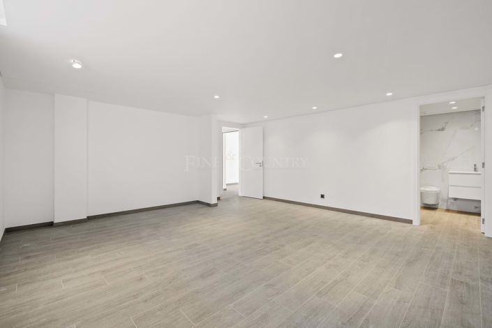 Image No.38-4 Bed Semi-Detached for sale