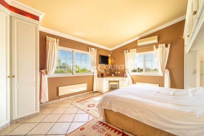 Image No.18-4 Bed Property for sale