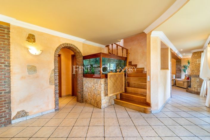 Image No.9-4 Bed Property for sale