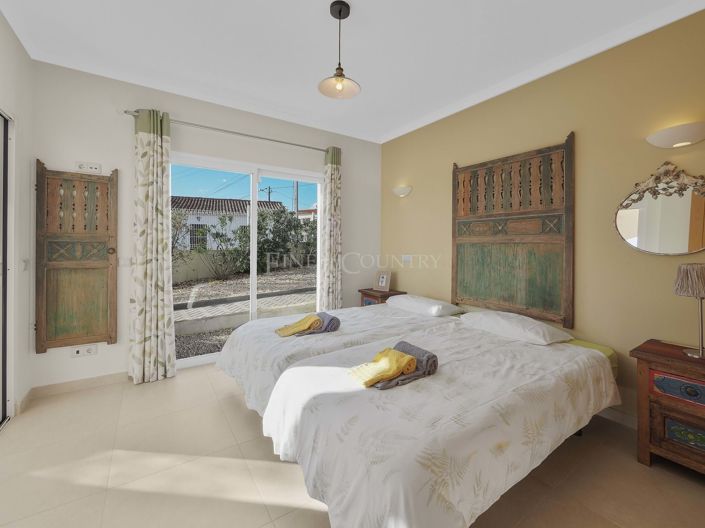 Image No.17-4 Bed Property for sale