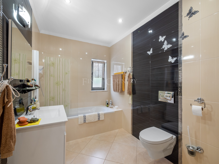 Image No.18-3 Bed Villa for sale