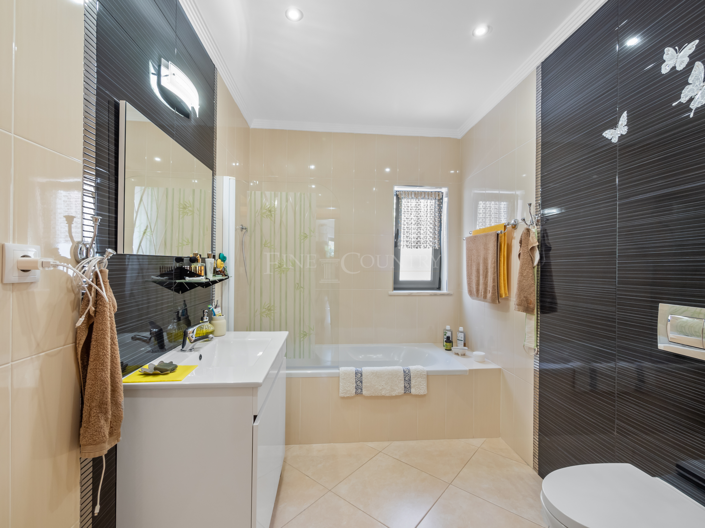 Image No.19-3 Bed Villa for sale