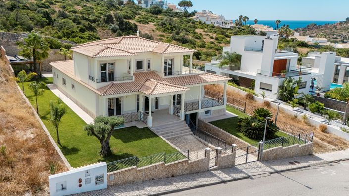 Image No.1-4 Bed Property for sale