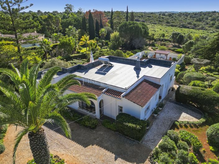 Image No.1-4 Bed Property for sale