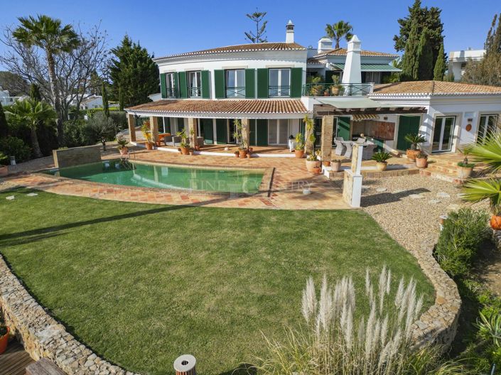 Image No.1-4 Bed Property for sale