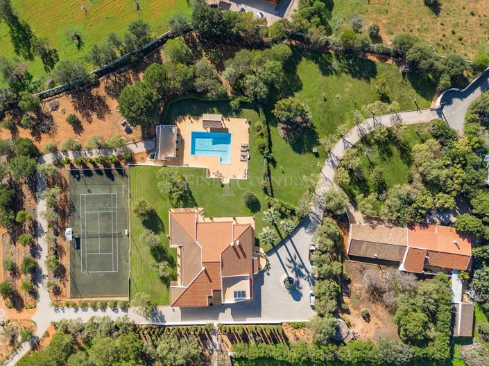 Image No.1-5 Bed Property for sale