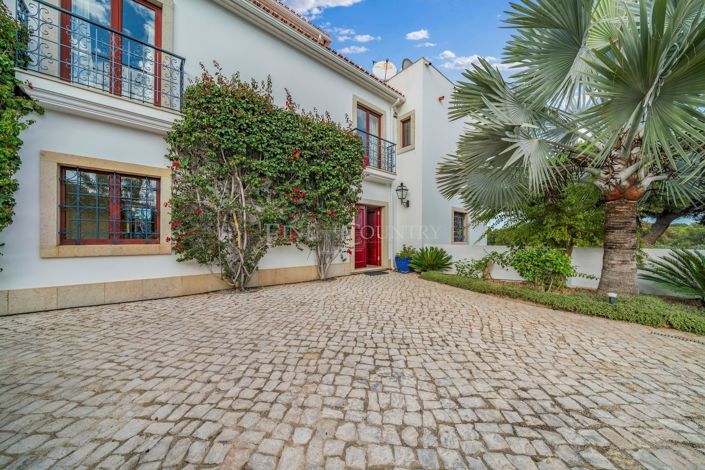 Image No.1-6 Bed Property for sale