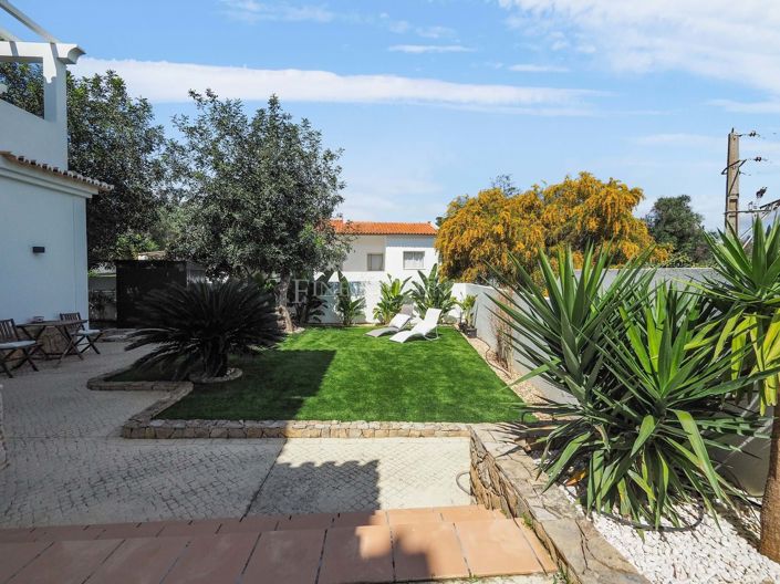 Image No.37-3 Bed Semi-Detached for sale