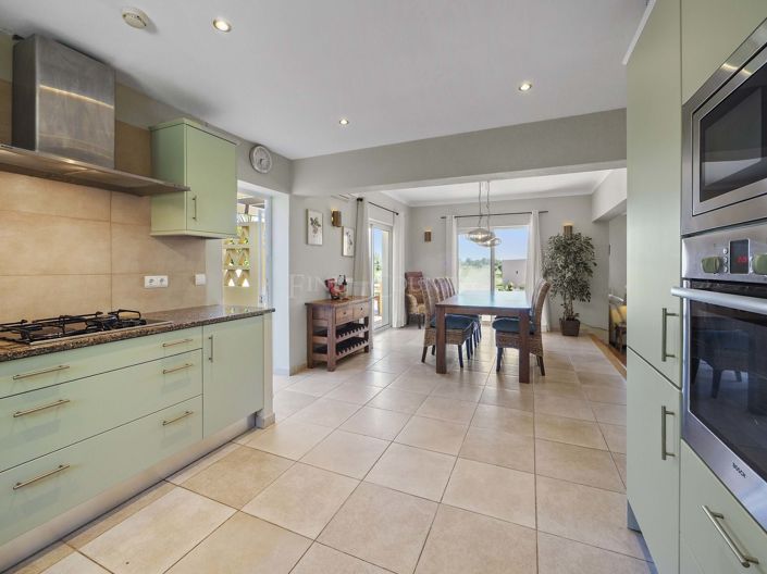 Image No.10-3 Bed Property for sale