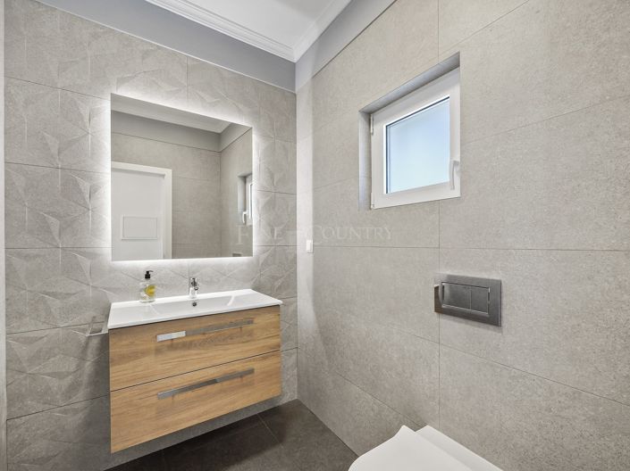 Image No.6-2 Bed Townhouse for sale