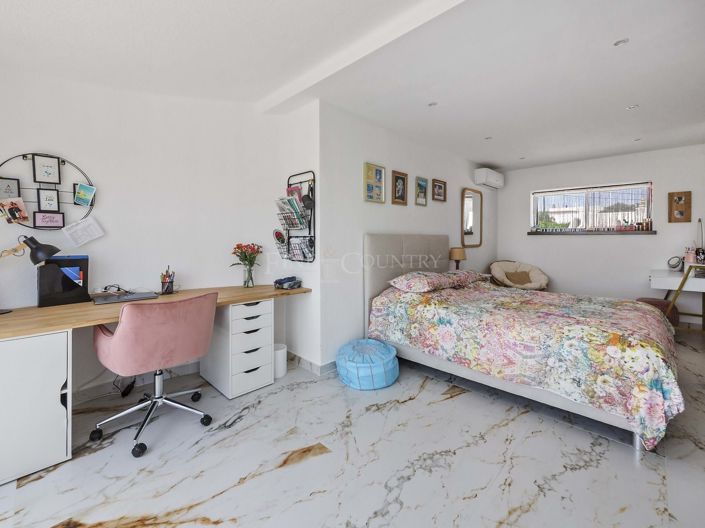 Image No.31-3 Bed Property for sale