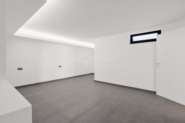 Image No.35-3 Bed Property for sale