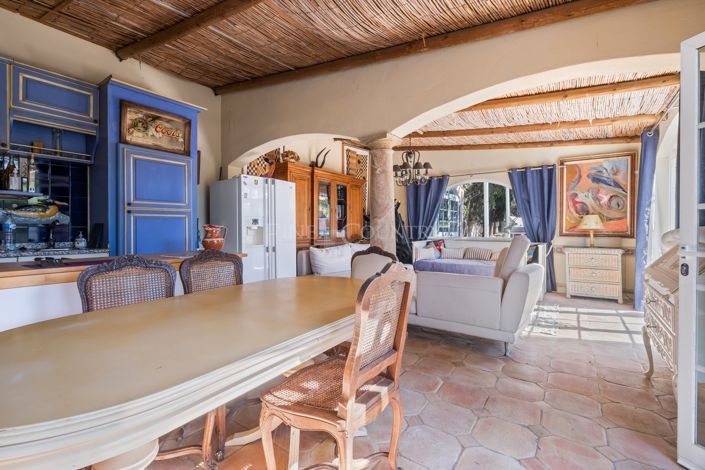 Image No.40-6 Bed Property for sale