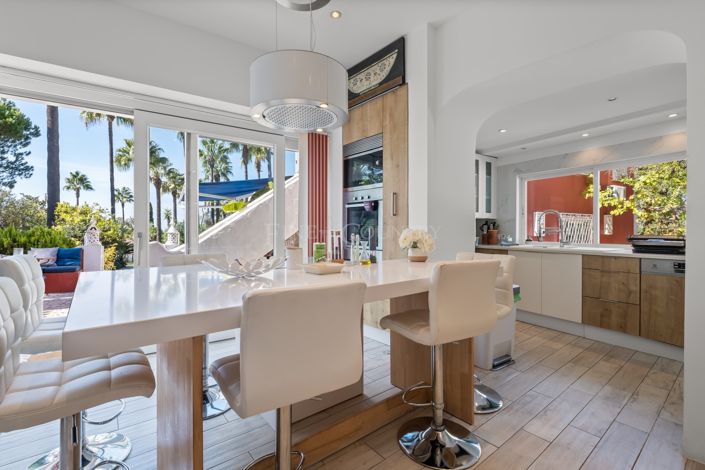 Image No.50-6 Bed Property for sale