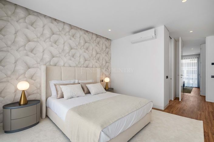 Image No.26-4 Bed Semi-Detached for sale