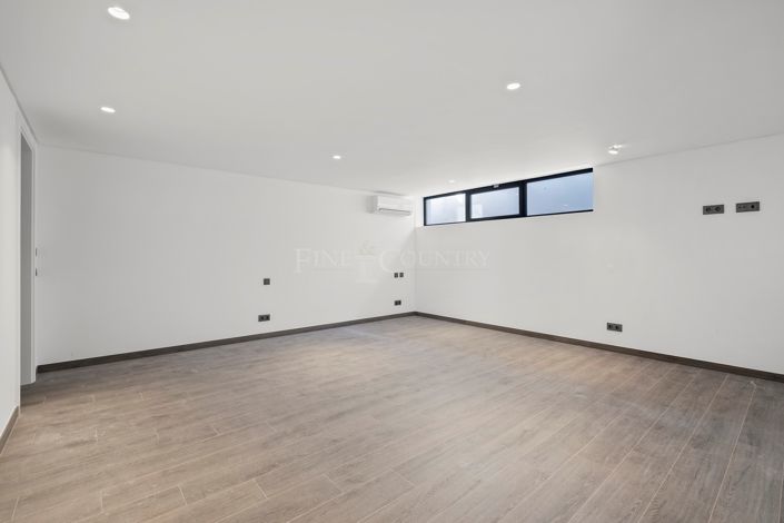 Image No.35-4 Bed Semi-Detached for sale