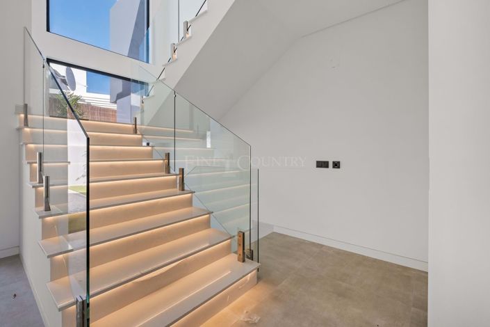 Image No.13-4 Bed Semi-Detached for sale