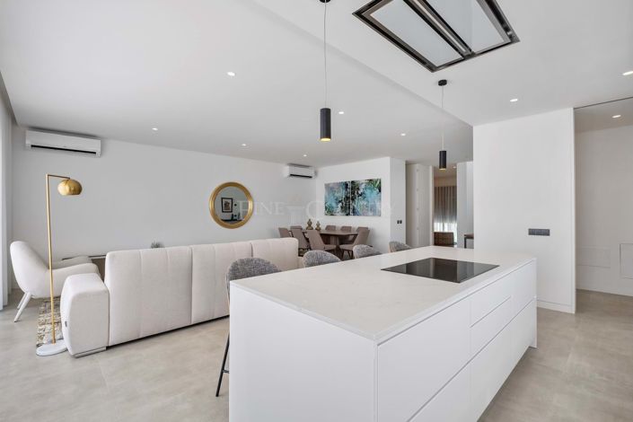 Image No.8-4 Bed Semi-Detached for sale