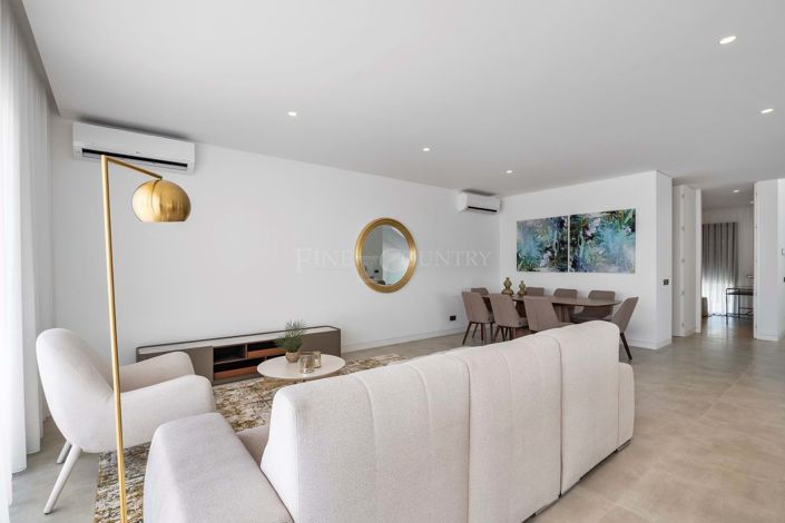 Image No.9-4 Bed Semi-Detached for sale