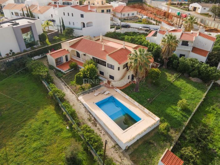 Image No.5-4 Bed Property for sale